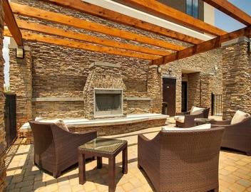 Free Breakfast Buffet. Indoor Pool. Close to Winthrop University! 3