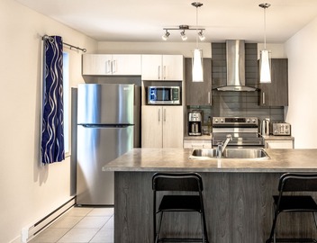 FreeParking Condo 2BRs 4beds AC Wi-Fi Smart TV 3