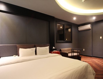 French Code Hotel 5