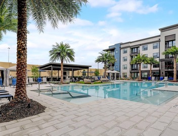 Frontdesk 1 BR Apt Near St Johns Town Center 2