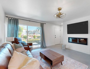 Fully remodeled condo near Fashion Square with pool, fireplace, patio, streaming 5