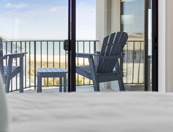 Fully Renovated Ocean Views, Pool, STEPS to Beach, Restaurants, Shops 4