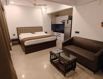 Garden-View Studio Apartment in Sanpada, Navi Mumbai 4