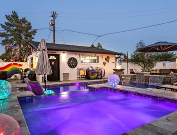 Gay owned fully renovated casita relaxation. Private and clothing optional. 5