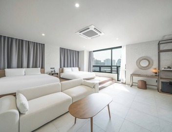 Giant Hotel 5