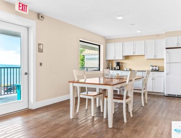 🏖️ Gold Coast Inn | Breathtaking Lake Views Corner Rm 101 2