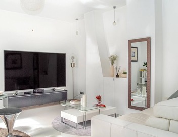 Golden Triangle Apt. – Montaigne/George V 2