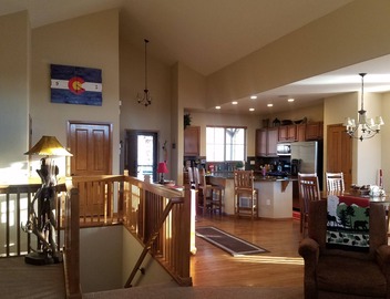 Golf, Hike, Bike. Family Relaxation! Rocky Mtn Retreat! Private Hot Tub. Views! 2