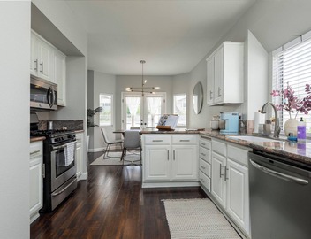 GOODE.HOMES | Luxury Modern Home w/Jacuzzi 4