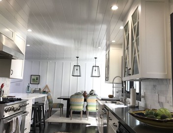 Gorgeous and Spacious 4BR Retreat; Walk to Beach and Restaurants 3