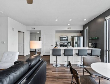 Gorgeous Central City 2BD/2BA 4