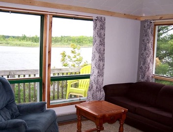Gorgeous Cottage Retreat Perfect for Families on Lake Nipissing, Ontario 4