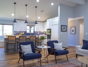 Gorgeous Detached Custom Craftsman Home - Walk to Beach! 2