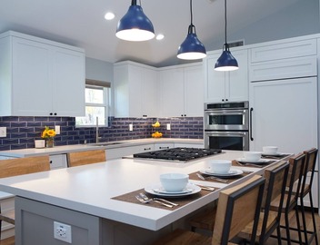 Gorgeous Detached Custom Craftsman Home - Walk to Beach! 4
