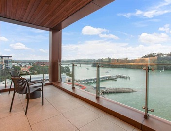 Gorgeous Home with Catalina Bay Views and Carpark 4