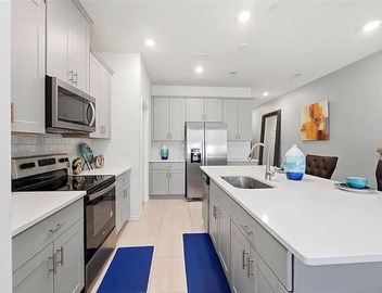 Gorgeous Kissimmee Townhouse Near Theme Parks! 2