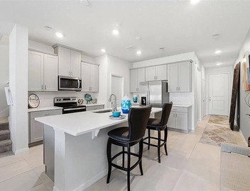 Gorgeous Kissimmee Townhouse Near Theme Parks! 4