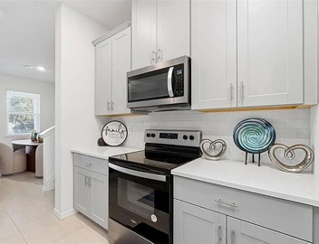 Gorgeous Kissimmee Townhouse Near Theme Parks! 5