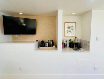 Gorgeous Ocean & Mountain View King Suite 2