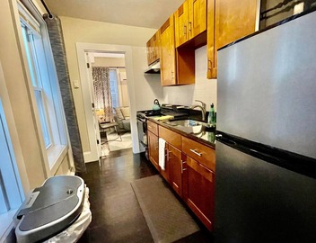 Gorgeous Rare 3BR 3BA duplex with free Parking, Rare gorgeous 3 bds 3 baths w/Parking in Best loca. 3