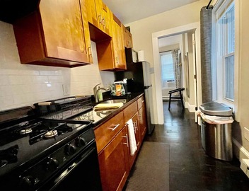 Gorgeous Rare 3BR 3BA duplex with free Parking, Rare gorgeous 3 bds 3 baths w/Parking in Best loca. 4