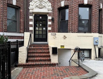 Gorgeous Refurbished 1Bdrm and 1Den Home 4