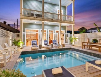 Gorgeous Upscale Home with Pool Garden District 2