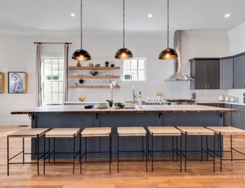 Gorgeous Upscale Home with Pool Garden District 3