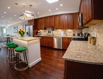 Grand DC Group Retreat Sleeps 22 6BR 14 Beds 2 Living Rooms Free Parking 2