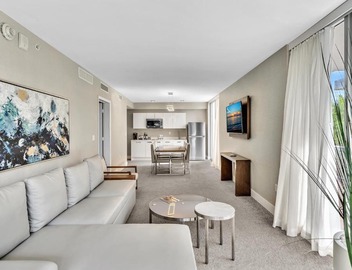 Grand Deluxe Two Bedroom Suite with Balcony Water Views, Corner 5