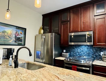 Grand Home with views of Street Car Near French Quarter, Superdome 5