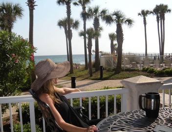 GRAND PANAMA BEACHFRONT, 1st FLR DIRECT TO BEACH, PET-FRIENDLY. NEXT TO TIKI BAR 4