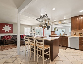 Grand Piano, Stocked Kitchen, Modern Decor 3