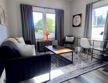 Green Lake · 3BR + Office · Sleeps 6 · Near Light Rail Station, Freeway & Bus 5