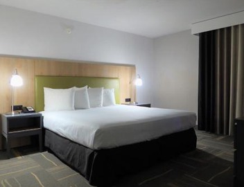 GreenTree Inn & Suites Phoenix Sky Harbor 4
