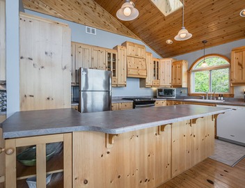 Grotto Escape: Unwind at Cameron Lakehouse 3