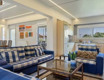 Ground Floor Bedroom 2 with Shared Terrace, Wi-Fi, and Air Conditioning 4