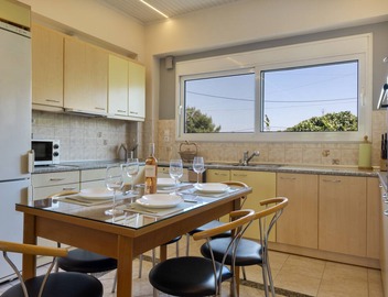 Ground Floor Bedroom 2 with Shared Terrace, Wi-Fi, and Air Conditioning 5