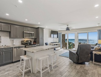 Ground Floor Gulf Front Oasis On Crystal Beach 4