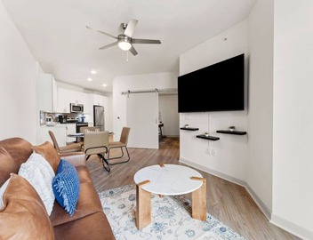 Guest Favorite! 8th Floor Luxe King Suite PetOK 5