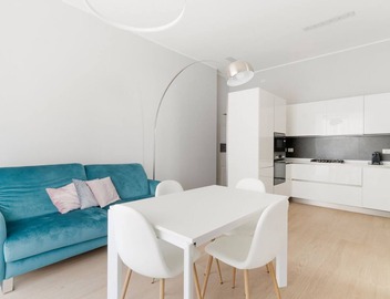 GuestHost - Bright apartment of about 85 sqm, able to accommodate up to 5 people, located on the mezzanine floor of a building (NO elevator - there are some steps to climb).The property is located in a residential area of Milan, full of services an 5