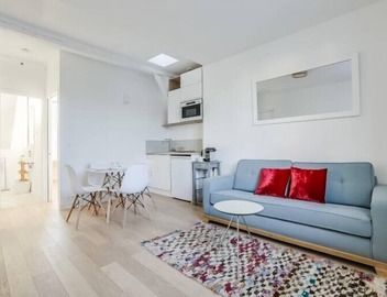 GuestReady - maya blue near cathédrale Notre-Dame 3