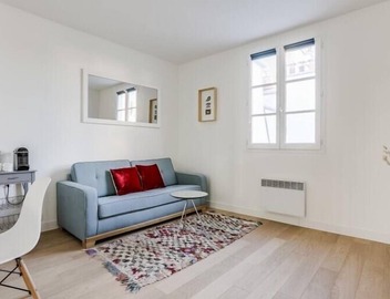 GuestReady - maya blue near cathédrale Notre-Dame 2