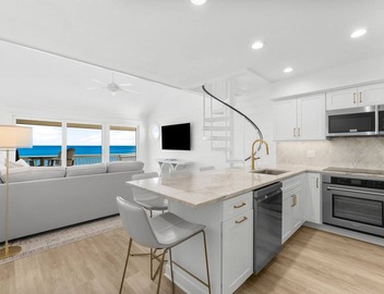 Gulf Front! Updated! Private Beach Service & Bikes Included! 4