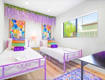 H - Huge NoHo 5BR Family Home by Universal - Games - Balcony - Parking - SoFi 2