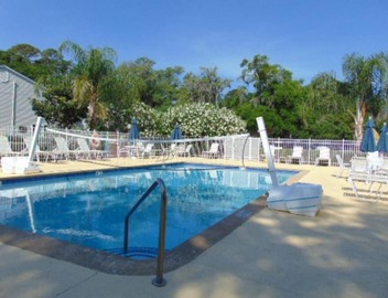 H5 close to the front pool and clubhouse downstairs by lake 3