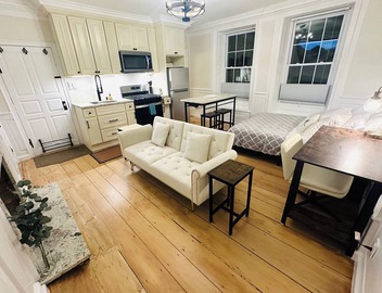 Hale Loft w/kitchen, bath, laundry next to PEA 3