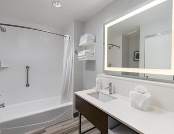 Hampton by Hilton Encinitas-Cardiff Encinitas, CA near Del Mar 2