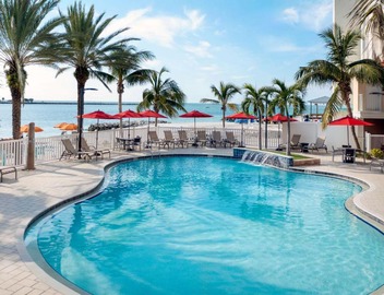 Hampton Inn and Suites Clearwater Beach 3