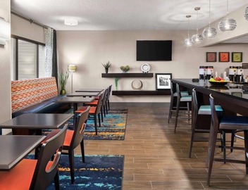 Hampton Inn Austin North 3